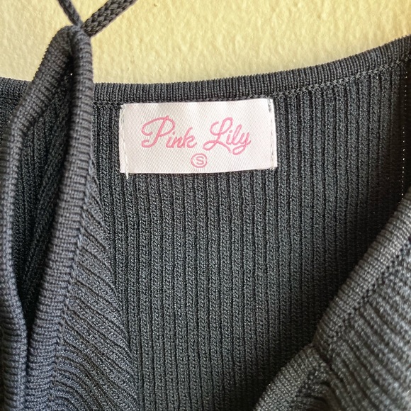 Boutique halter style top - Picture 2 of 4